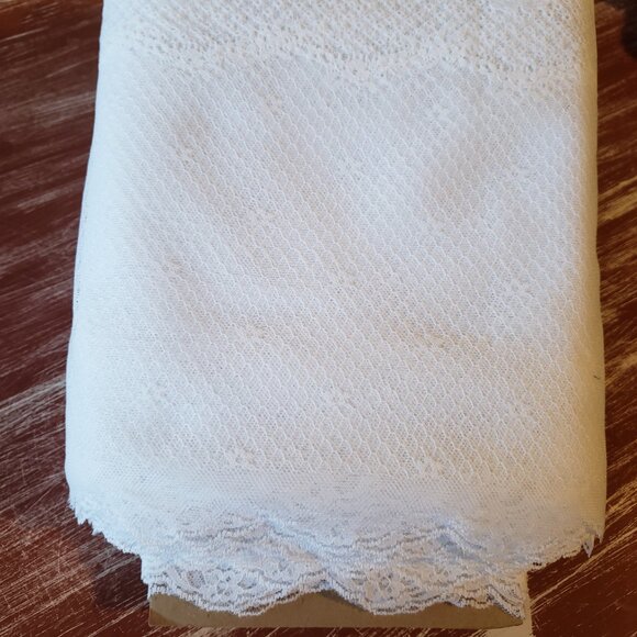 Vintage Leaver lace - 10" Wide x 5 Yards - Diamond, Floral, Scalloped - Picture 5 of 5